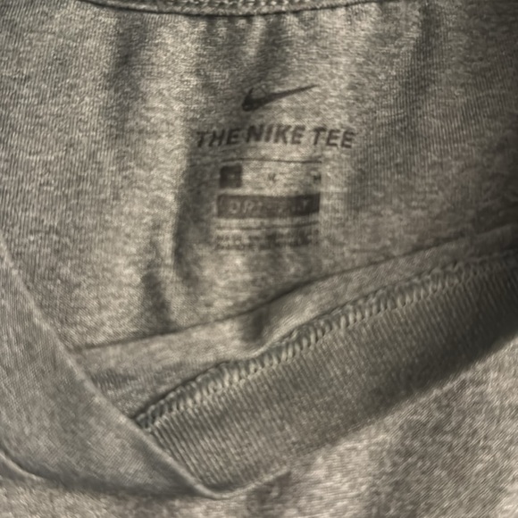 Nike dri fit tee size M - Picture 2 of 2